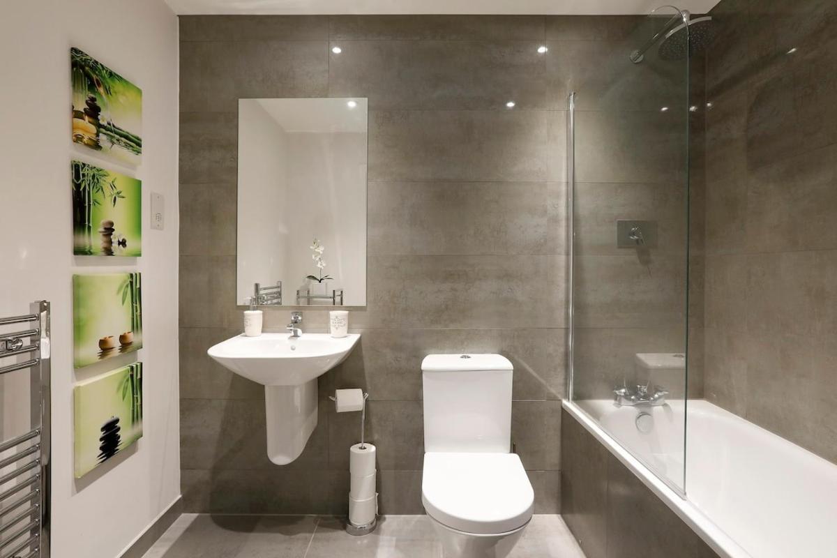 Redhill Queensgate - Modern 1 Bedroom Apartment ภายนอก รูปภาพ
